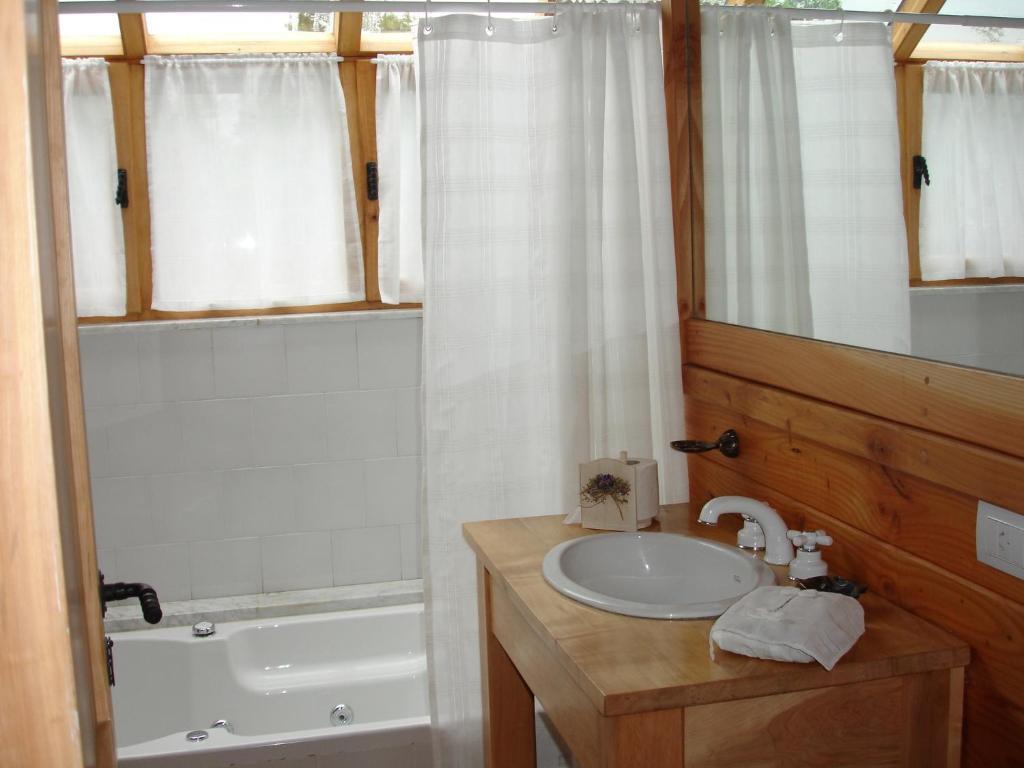 Hosteria El Establo Вилья-ла-Ангостура Номер фото